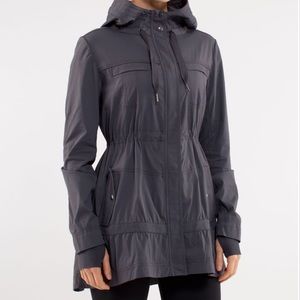 Lululemon rain jacket size 4